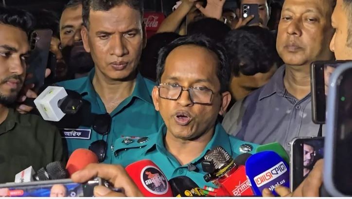 জাসদ কার্যালয়ের সামনে থেকে প্রায় ৩০০ জন আটকদের যাচাই-বাছাই করা হচ্ছে