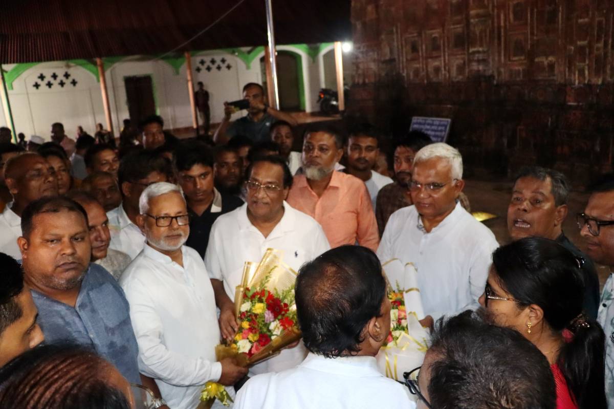 কাহারোলে ঐতিহ্যবাহী কান্তজিউ মন্দির পরিদর্শনে মন্ত্রী-প্রতিমন্ত্রী 