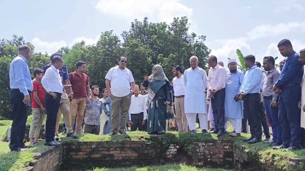 সীতাকোট বিহার পরিদর্শনে মন্ত্রী-প্রতিমন্ত্রীসহ ঊর্ধ্বতন কর্মকর্তারা