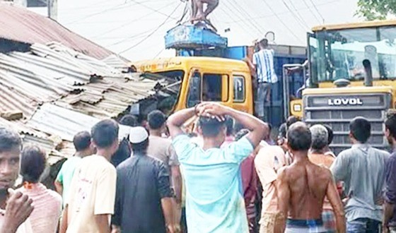 লালমনিরহাটে ট্রাকের ধাক্কায় অটোরিকশার চালকসহ নিহত ৪, আহত ৬