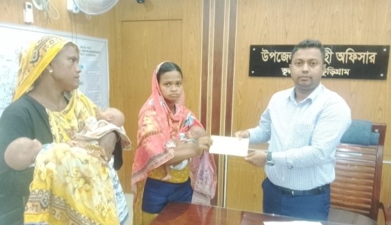 ৩ পুত্র সন্তান জন্ম দেওয়া কল্পনার পাশে উপজেলা প্রশাসন