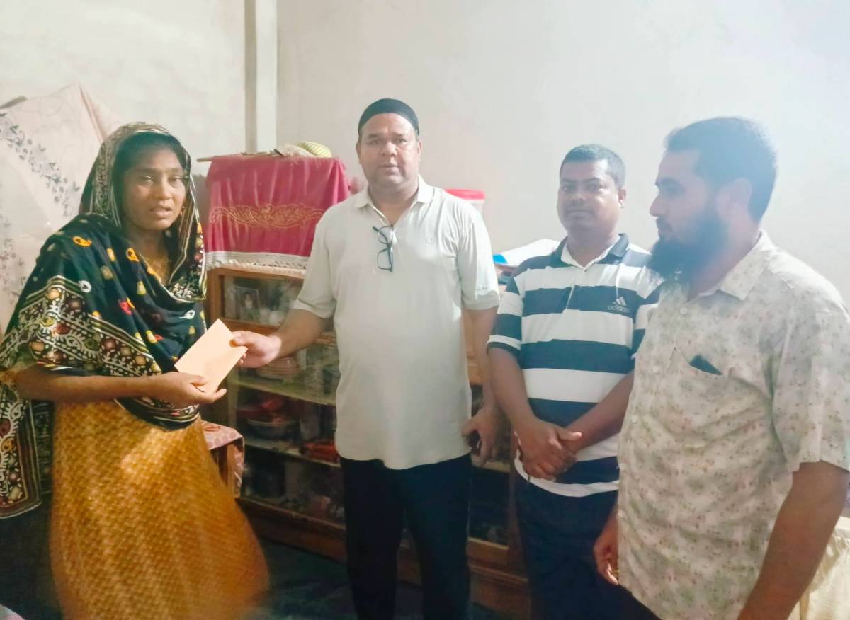 কিডনি রোগে আক্রান্ত রোমেনার পাশে আক্কাস আলী