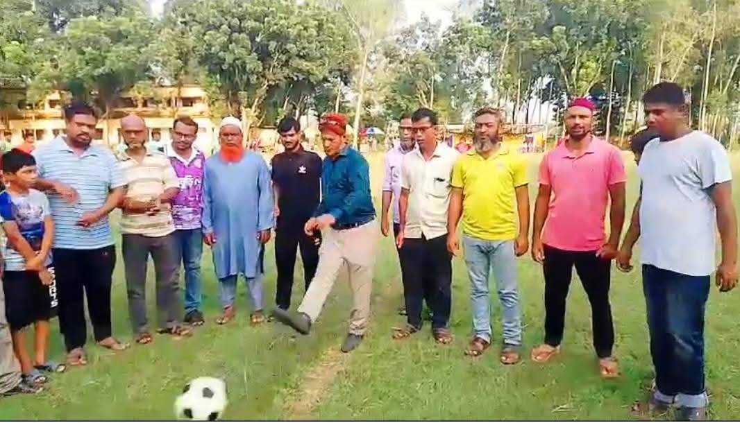 বীরগঞ্জে কে এফ টি কবিরাজহাট ফুটবল টুর্নামেন্টের দ্বিতীয় আসরের উদ্বোধন
