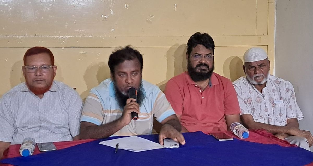 খোলা ও বস্তায় করে চানাচুর, বিস্কুটসহ বেকারীর খাদ্য সামগ্রী বিক্রি বন্ধের নির্দেশ দিনাজপুর বেকারী মালিক সমিতি সভা