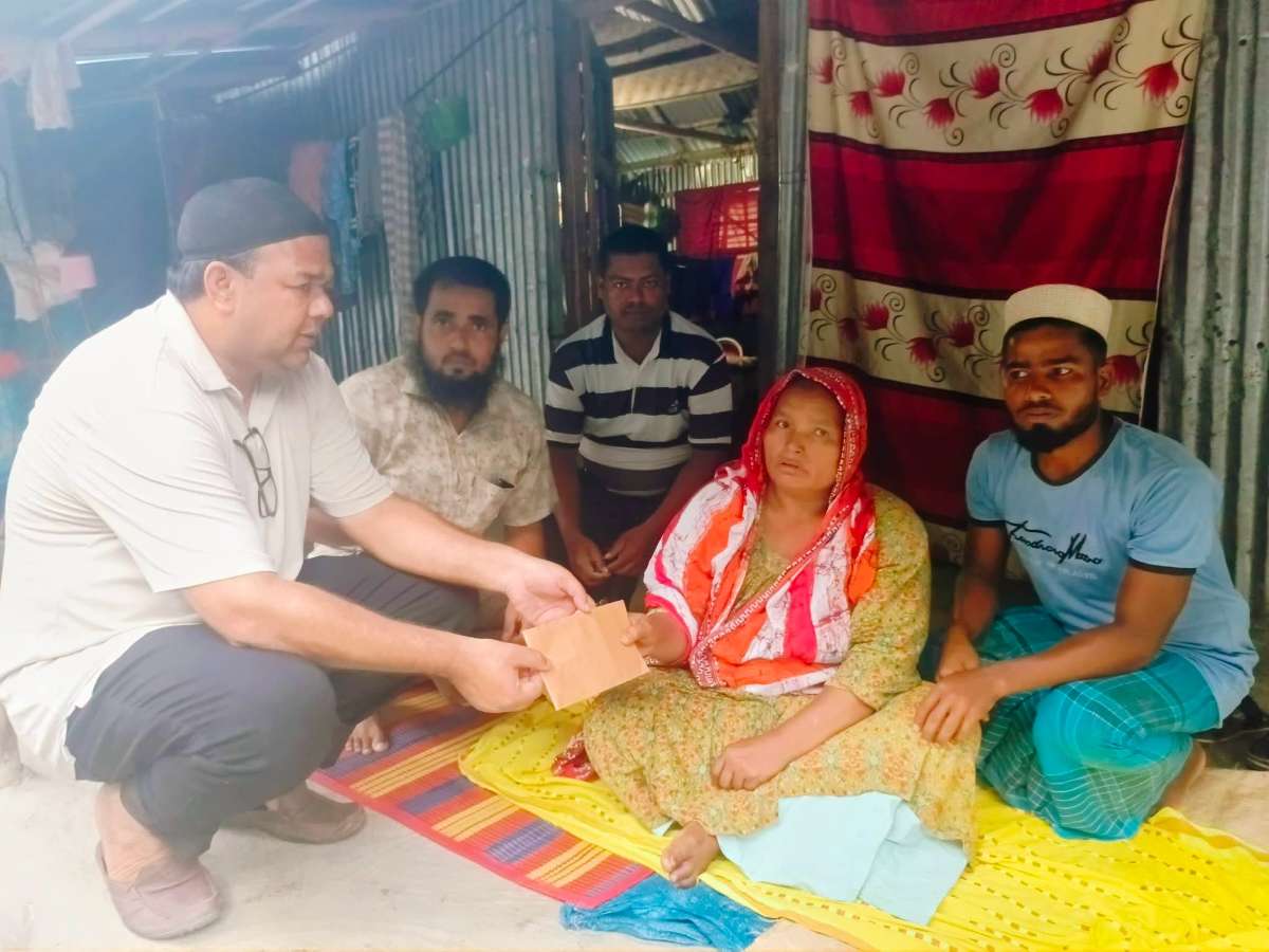 ক্যান্সার আক্রান্ত খাদিজার পাশে আক্কাস আলী