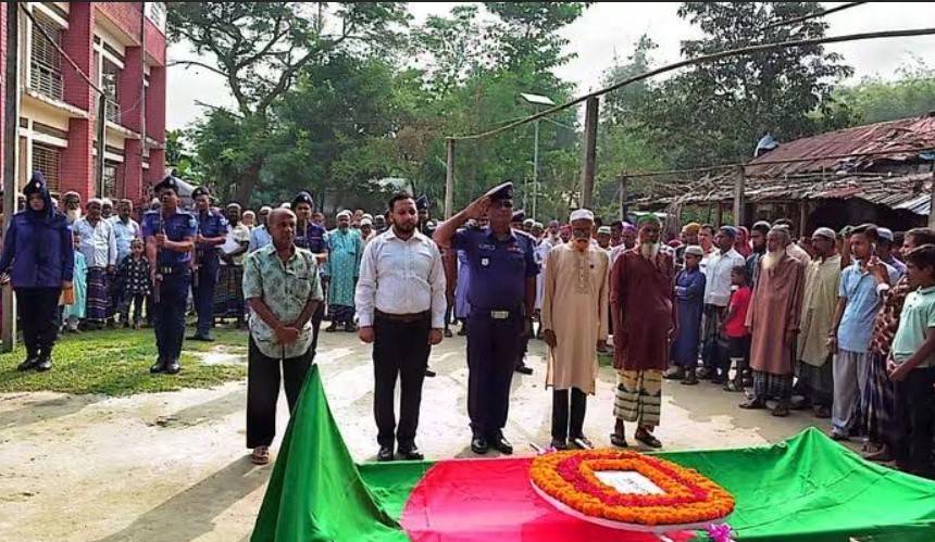 সুন্দরগঞ্জে বীর মুক্তিযোদ্ধা মফিজল হককে রাষ্ট্রীয় মর্যাদায় দাফন