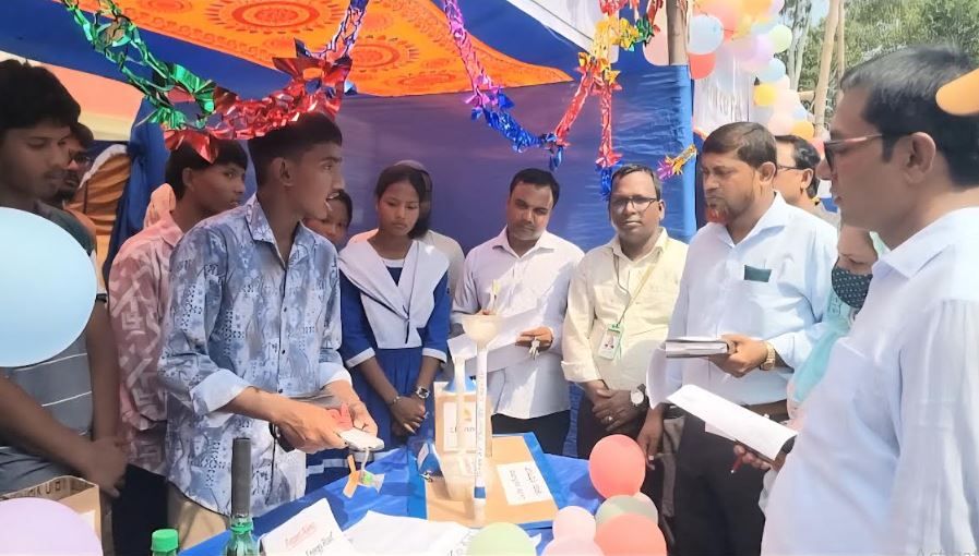 পীরগঞ্জে খুদে বিজ্ঞানীদের বিস্ময়কর উদ্ভাবন নিয়ে বিজ্ঞান মেলা