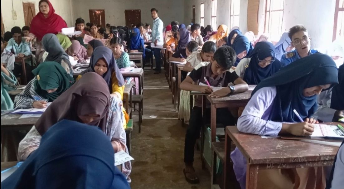 কাউনিয়ায় তারুণ্যের আলোর উদ্যোগে মেধা বৃত্তি পরীক্ষা অনুষ্ঠিত