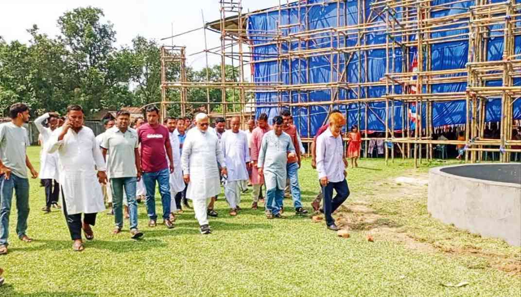 বীরগঞ্জে দক্ষিণ রঘুনাথপুর দুর্গাপূজা পরিদর্শনে এমপি মনজুরুল ইসলাম