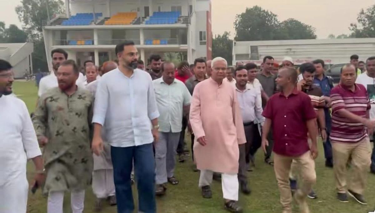 নবাবগঞ্জ মিনি স্টেডিয়াম পরিদর্শনে দুই মন্ত্রী