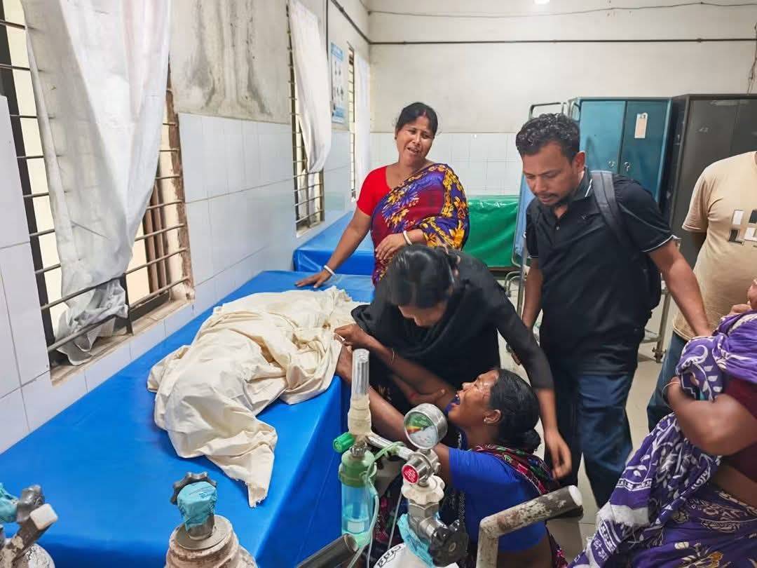 চিরিরবন্দর এ পুকুরের পানিতে ডুবে দীপ চন্দ্র নামে শিশুর মৃত্যু।
