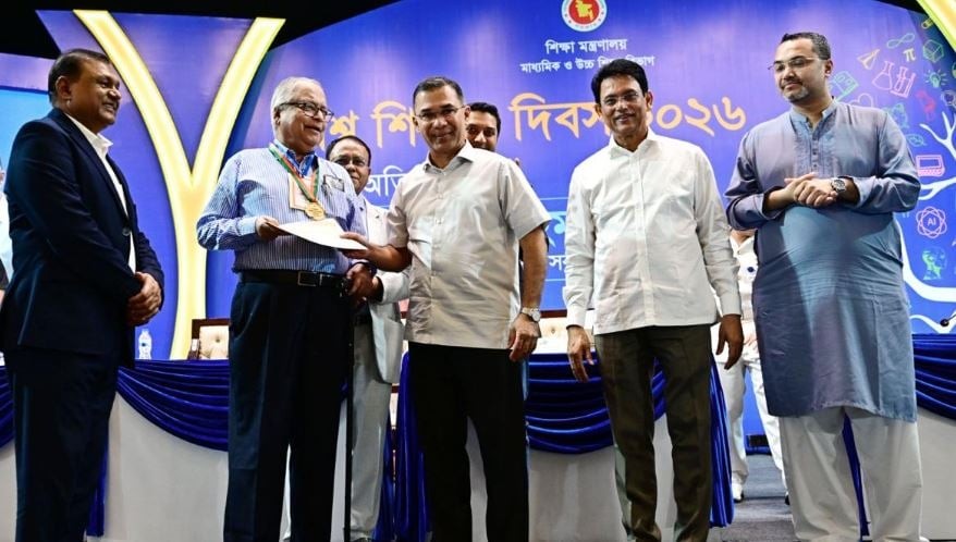 বিশ্ব শিক্ষক দিবসে ১০২ গুণী শিক্ষককে সম্মাননা দিল সরকার