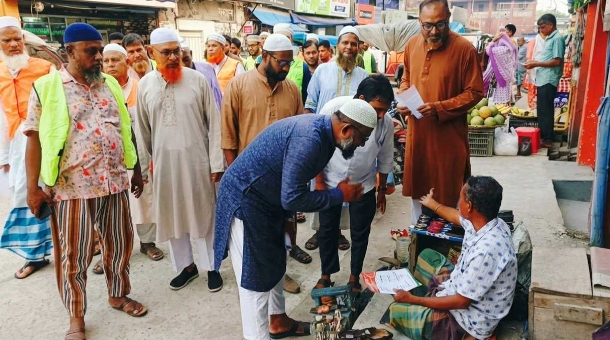 ডেঙ্গু প্রতিরোধে দিনাজপুর শহর জামায়াতের পরিচ্ছন্নতা অভিযান ও সচেতনতামূলক লিফলেট বিতরণ
