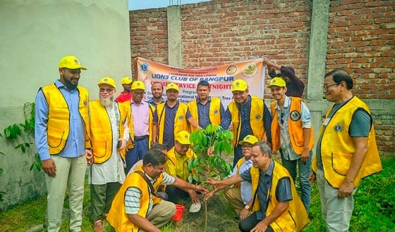 রংপুরে শিক্ষার্থীদের মাঝে শিক্ষা উপকরণ বিতরণ