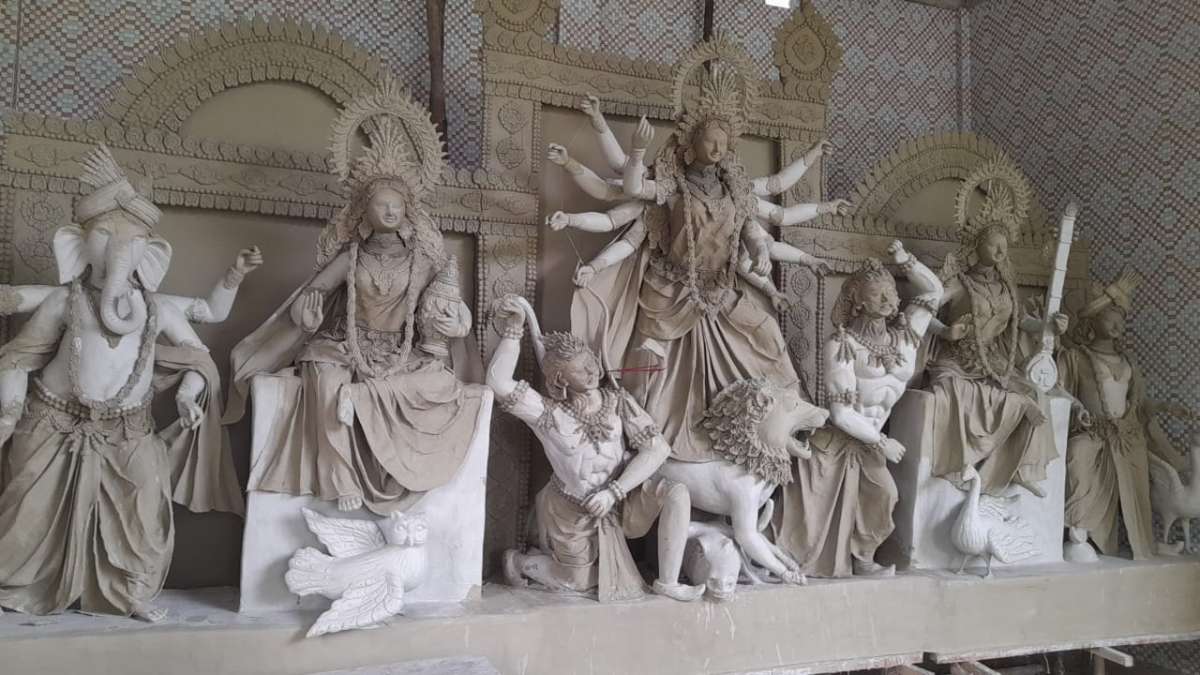উৎসবের আমেজ ও কড়া নিরাপত্তায় প্রস্তুত নীলফামারী, ৮৯০টি মণ্ডপে দুর্গাপূজার শেষ মুহূর্তের প্রস্তুতি