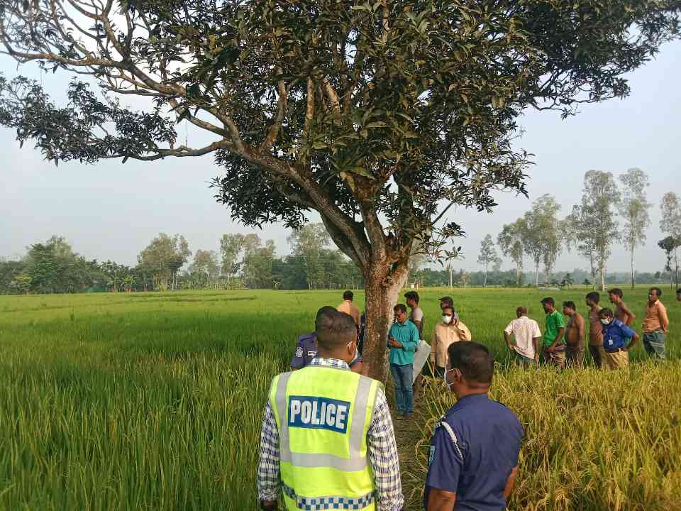বীরগঞ্জে ধানখেত কিশোরের অর্ধগলিত মৃতদেহ উদ্ধার
