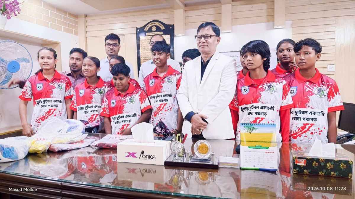 পঞ্চগড়ের বোদা উপজেলা প্রমিলা ফুটবল একাডেমির উন্নয়ন এবং ক্রীড়া সরঞ্জাম বিতরণ