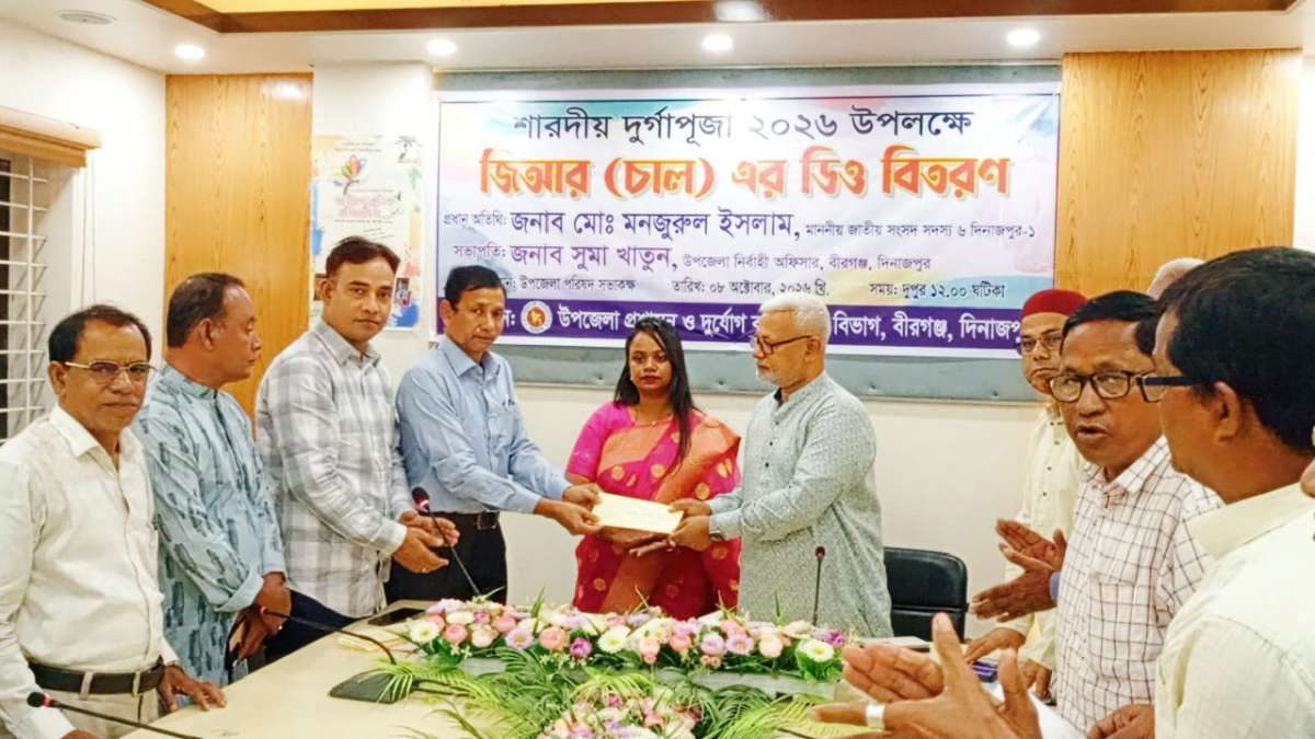 বীরগঞ্জে দুর্গাপূজার প্রস্তুতি, ১৬৪ মণ্ডপে ৯৯ টন চাল বিতরণ