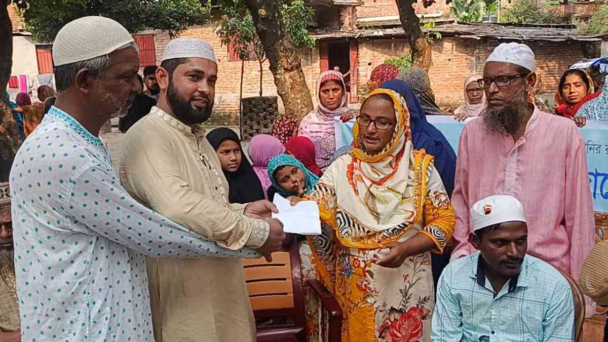 দিনাজপুরে হঠাৎ পাড়ায় মাদকের বিস্তার রোধে এলাকাবাসীর আলোচনা সভা