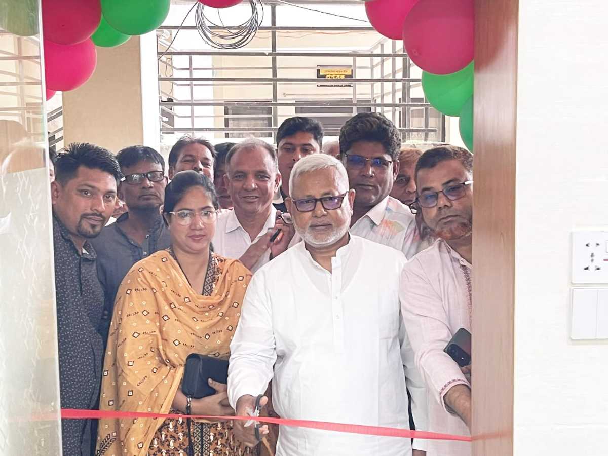 কাহারোল উপজেলা পরিষদে পরিদর্শন কক্ষ উদ্বোধন করলেন এমপি মনজুরুল ইসলাম