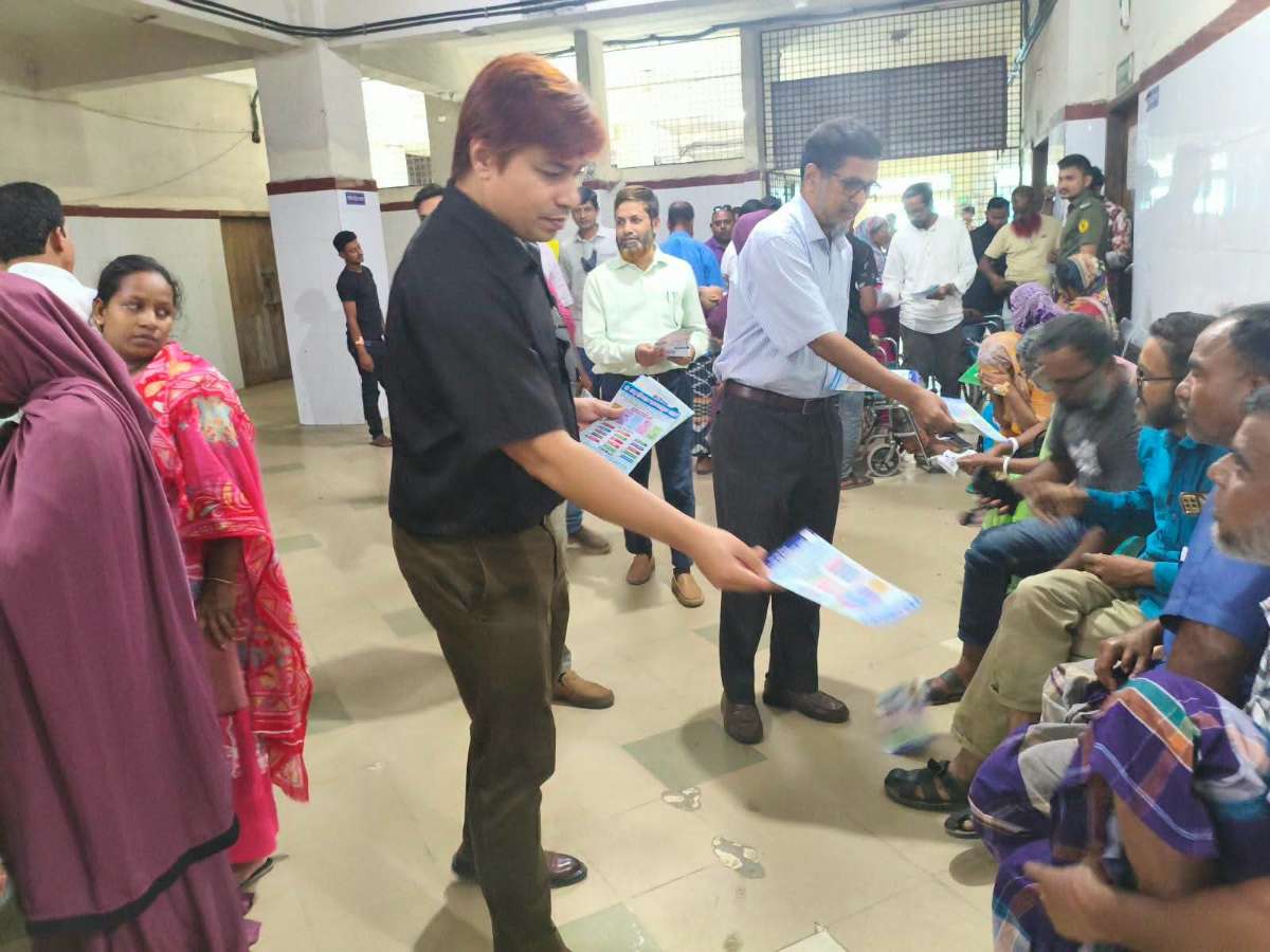 দিনাজপুরে ডেঙ্গু প্রতিরোধে ড্যাবের জনসচেতনমূলক লিফলেট বিতরণ 