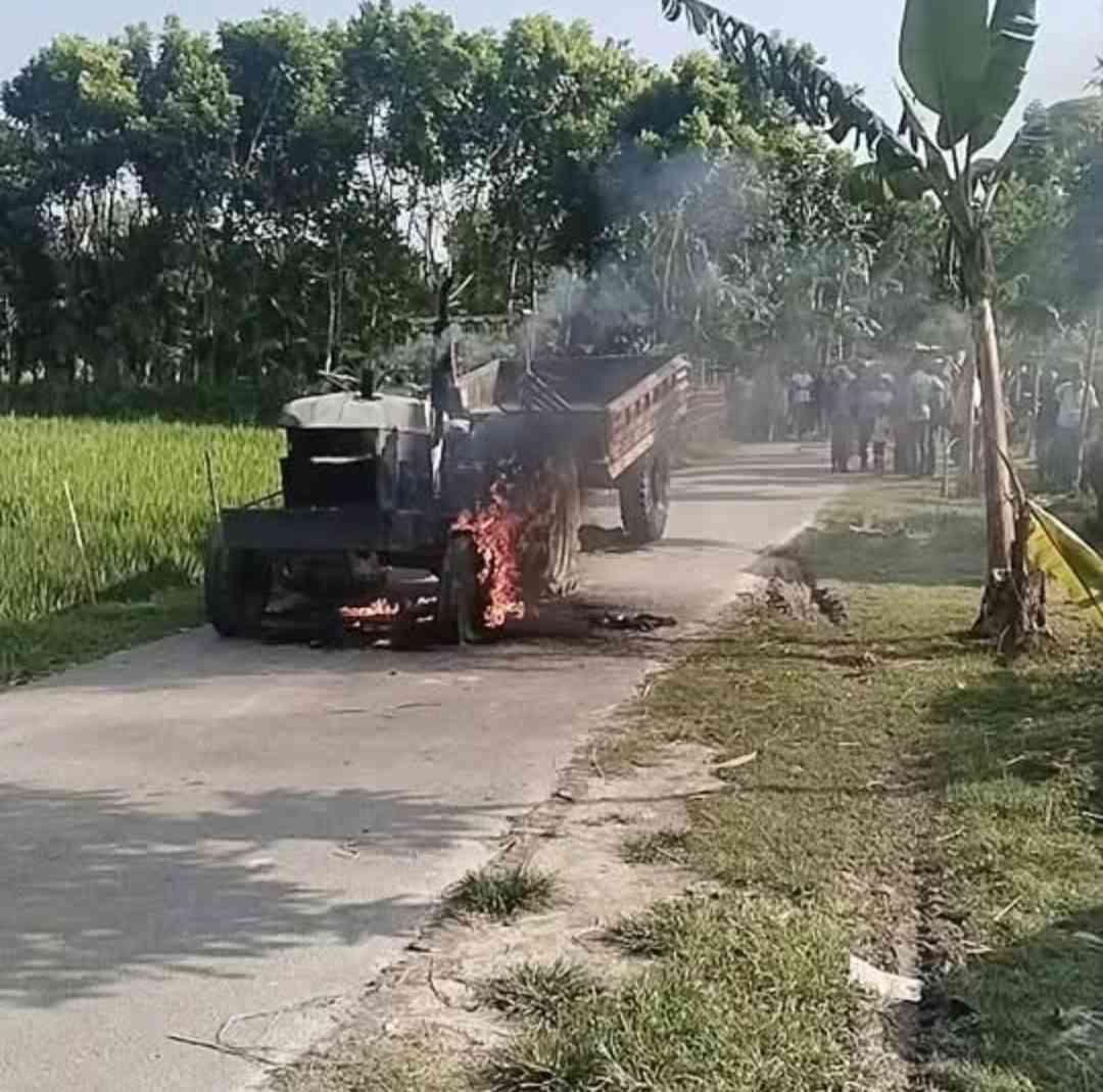 খানসামায় ট্রলির চাকায় পিষ্ট হয়ে ৪ বছরের শিশুর মৃত্যু, ট্রলিতে আগুন