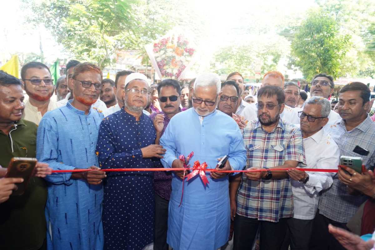 বীরগঞ্জ সরকারি কলেজের প্রধান ফটক উদ্বোধন করলেন এমপি মনজুরুল ইসলাম