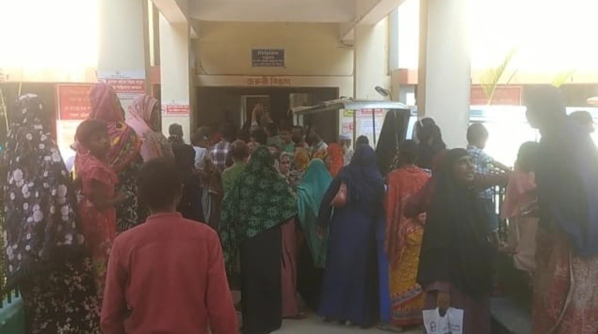 হিলিতে নসিমনের ধাক্কায় ইজিবাইকে থাকা ৪ জন যাত্রী গুরুত্বর আহত