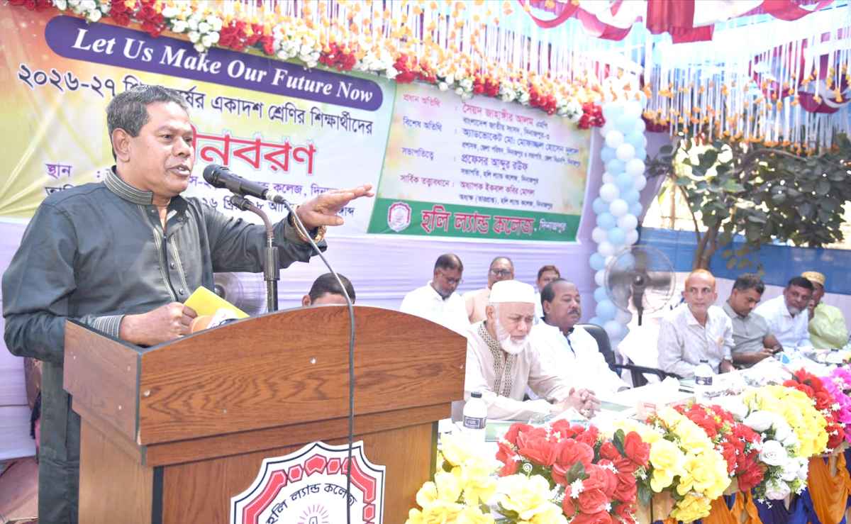 দিনাজপুর হলি ল্যান্ড কলেজে জমকালো আয়োজনে নবীনবরণ সম্পন্ন