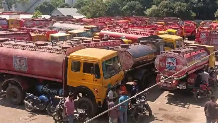 ৩ দফা দাবিতে পাবর্তীপুরে রেলওয়ের হেড জ্বালানী ডিপোতে অনিদিষ্টকালের ধর্মঘট 