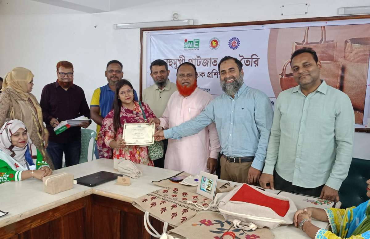 দিনাজপুরে পাঁচ দিনব্যাপী বহুমুখী  পাটজাত পণ্য তৈরি বিষয়ক প্রশিক্ষণের সমাপনী ও সনদপত্র বিতরণ