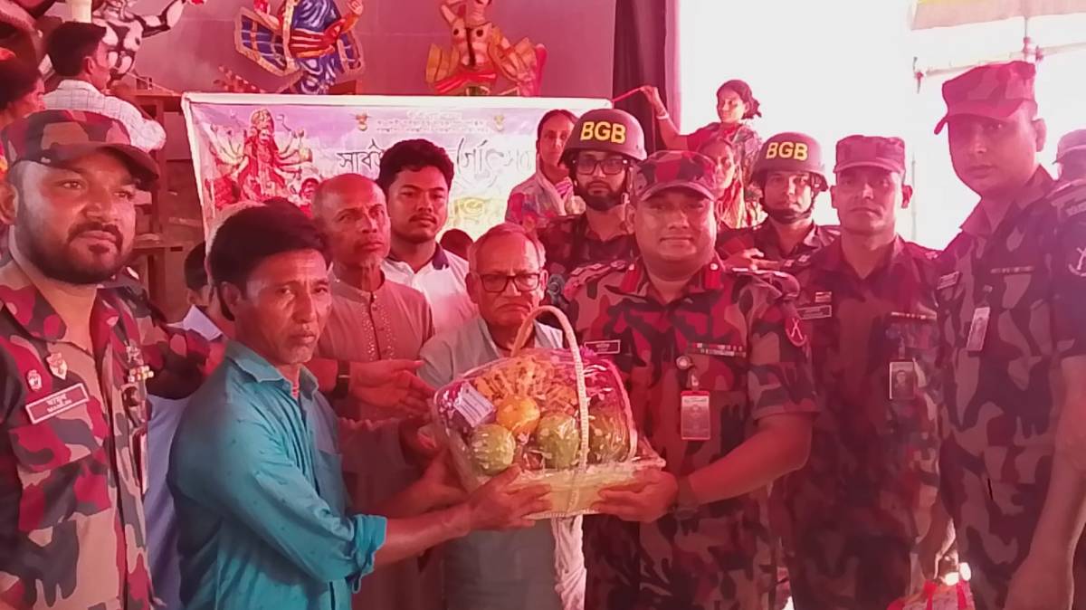 সীমান্ত সুরক্ষার পাশাপাশি দিনাজপুরে দুর্গাপূজার নিরাপত্তায় ১০ প্লাটুন বিজিবি মোতায়েন