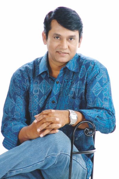 পঞ্চাশ বছরের অভিনয়জীবন নিয়ে বই আসছে আজিজুল হাকিমের