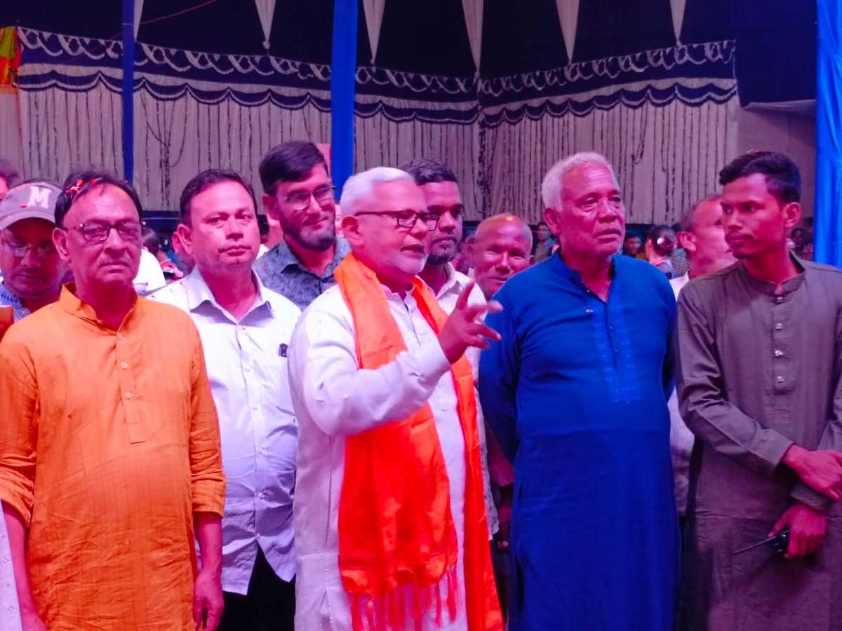বীরগঞ্জের জগদল দুর্গামণ্ডপ ফিতা কেটে উদ্বোধন করলেন এমপি মনজুরুল ইসলাম