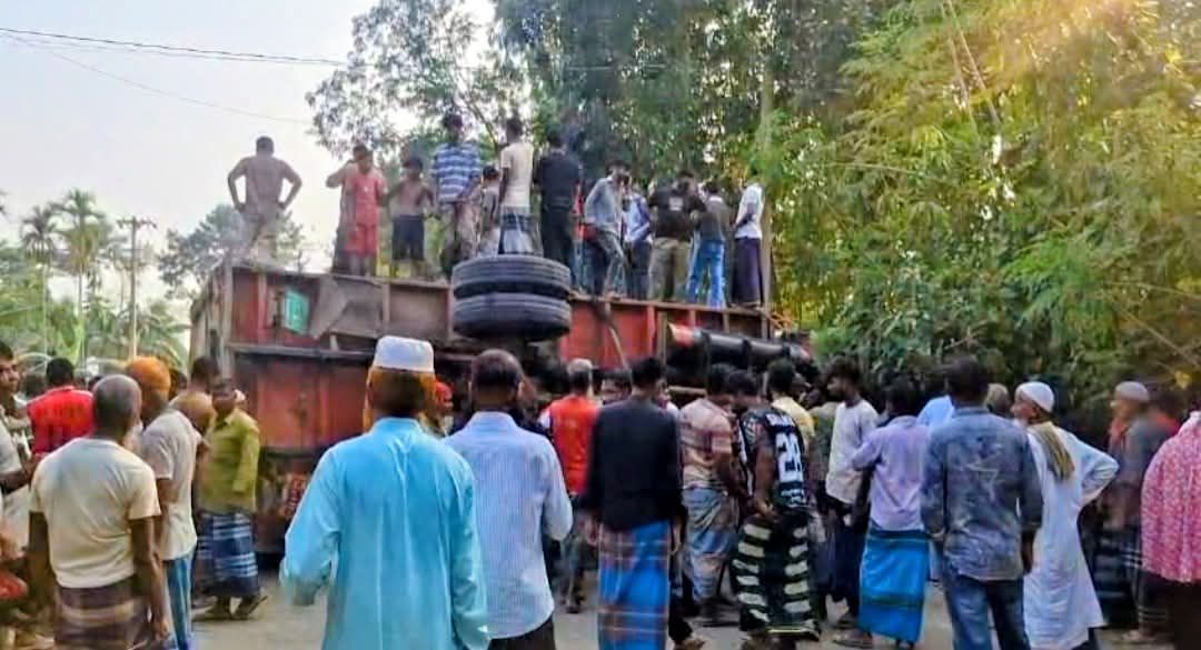 রৌমারীতে মালবাহী ট্রাকের ধাক্কায় অটোরিক্সার চালকসহ ৫জন নিহত