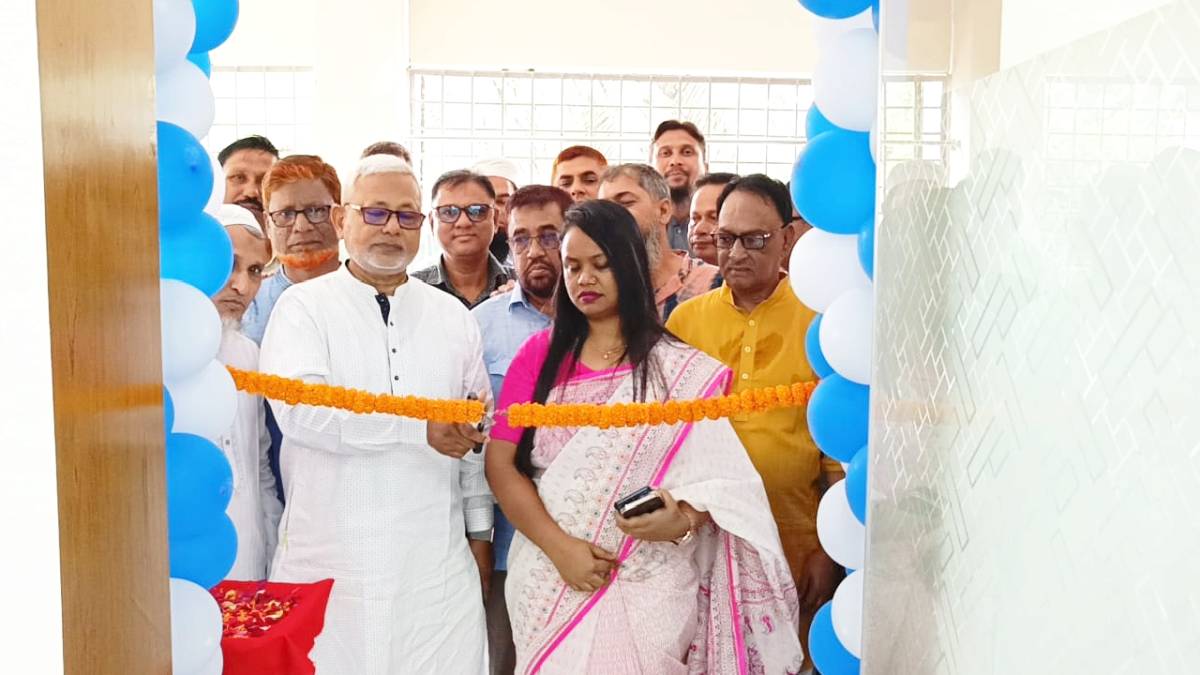 বীরগঞ্জ উপজেলা পরিষদে পরিদর্শন কক্ষ উদ্বোধন করলেন এমপি মনজুরুল ইসলাম