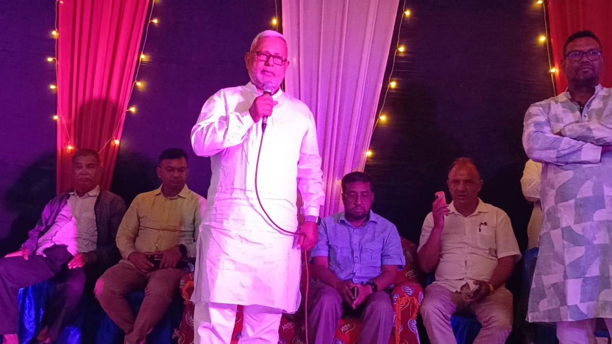 নখাপাড়া সার্বজনীন দুর্গাপূজা মণ্ডপ পরিদর্শনে এমপি মনজুরুল ইসলাম 