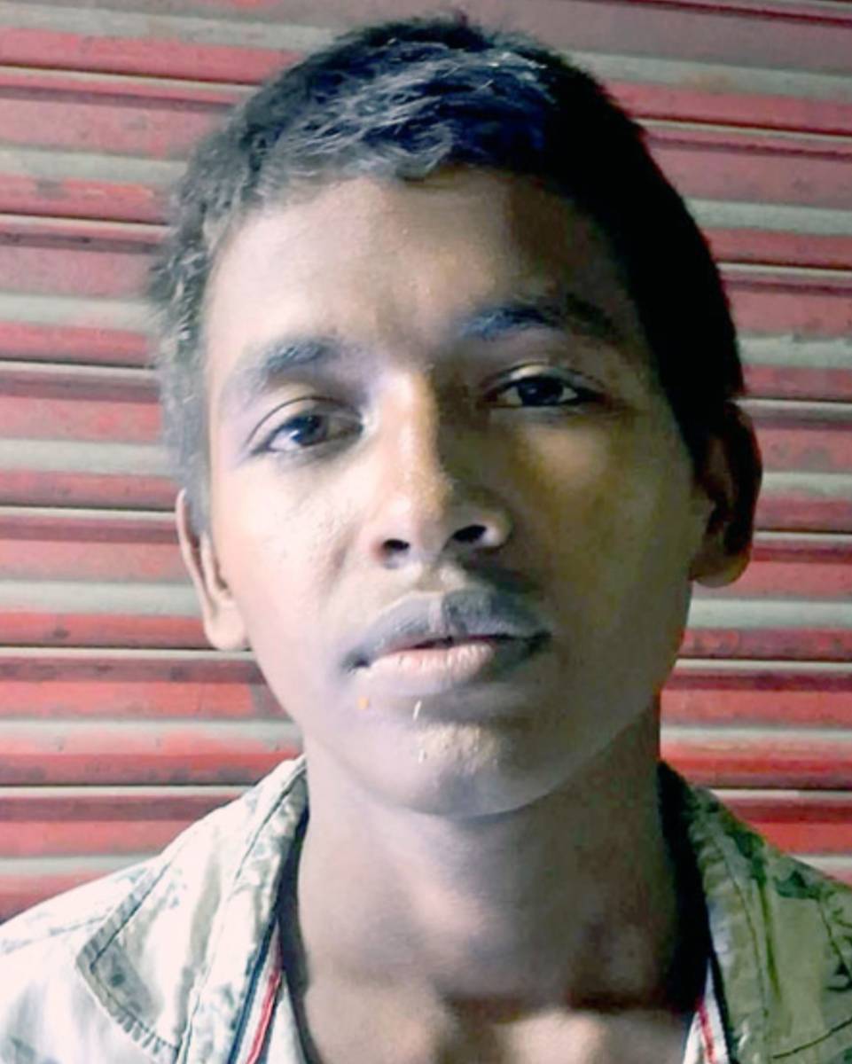 বাবা-মায়ের কাছে ফিরতে চায় ফুলবাড়ীর মুন্না