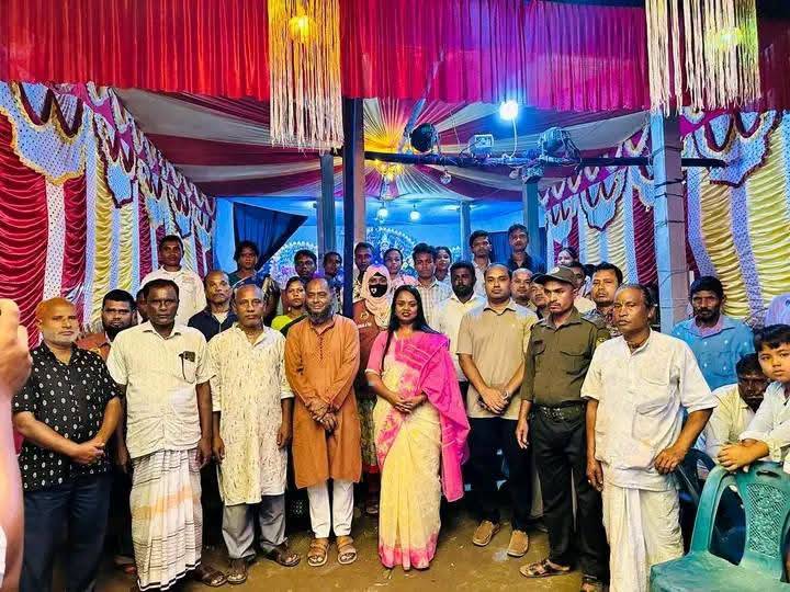 বীরগঞ্জে বিভিন্ন পূজামণ্ডপ পরিদর্শন করলেন ইউএনও সুমা খাতুন