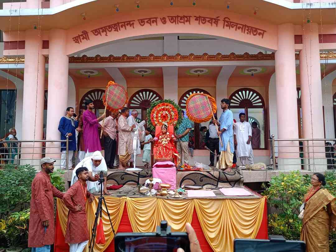 আজ মহাঅষ্টমী ও কুমারী পূজা