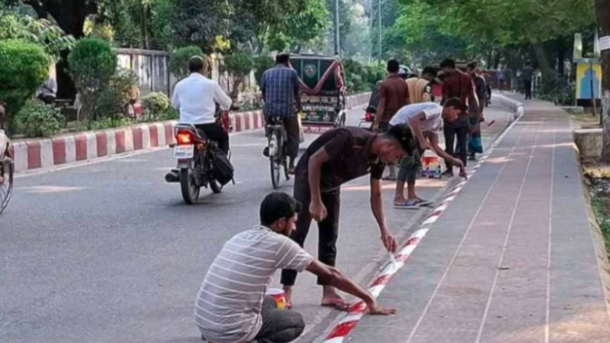 প্রধানমন্ত্রীর আগমন ঘিরে সৈয়দপুর বিমানবন্দর সড়ক জুড়ে সাজসজ্জার আমেজ
