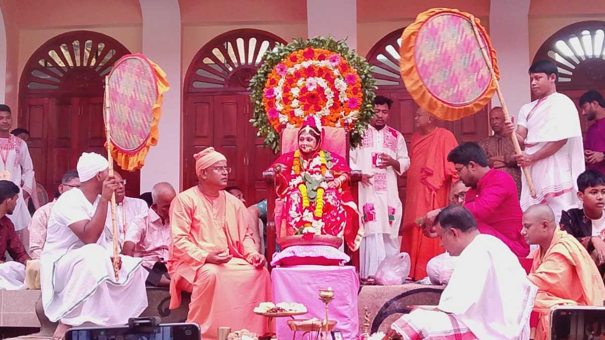 দিনাজপুরে কুমারী পূজা অনুষ্ঠিত 