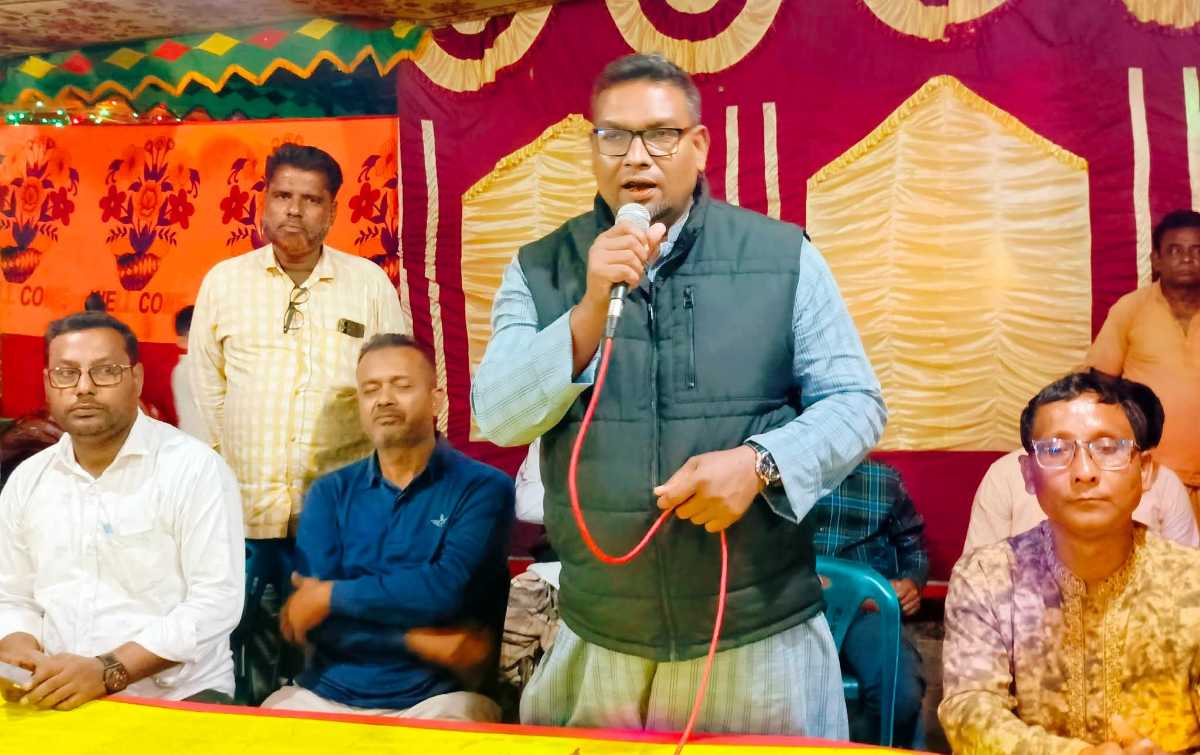 বীরগঞ্জে নিজপাড়া ইউনিয়নের ১৫টি পূজামণ্ডপ পরিদর্শন করলেন চেয়ারম্যান আনিস