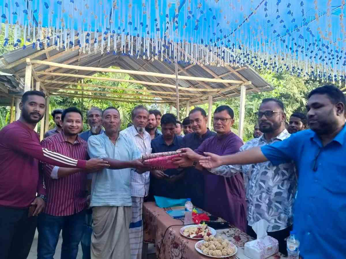 পঞ্চগড়ে তিন দিনে ৯৬টি দুর্গামন্দির পরিদর্শন, অনুদান ও উপহার সামগ্রী বিতরণ