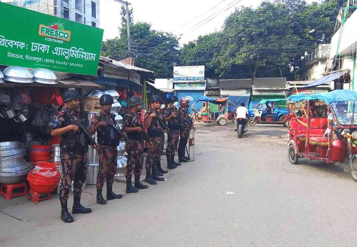 দিনাজপুর ৪২ বিজিবির কঠোর নিরাপত্তায় প্রতিমা বিসর্জন সম্পন্ন