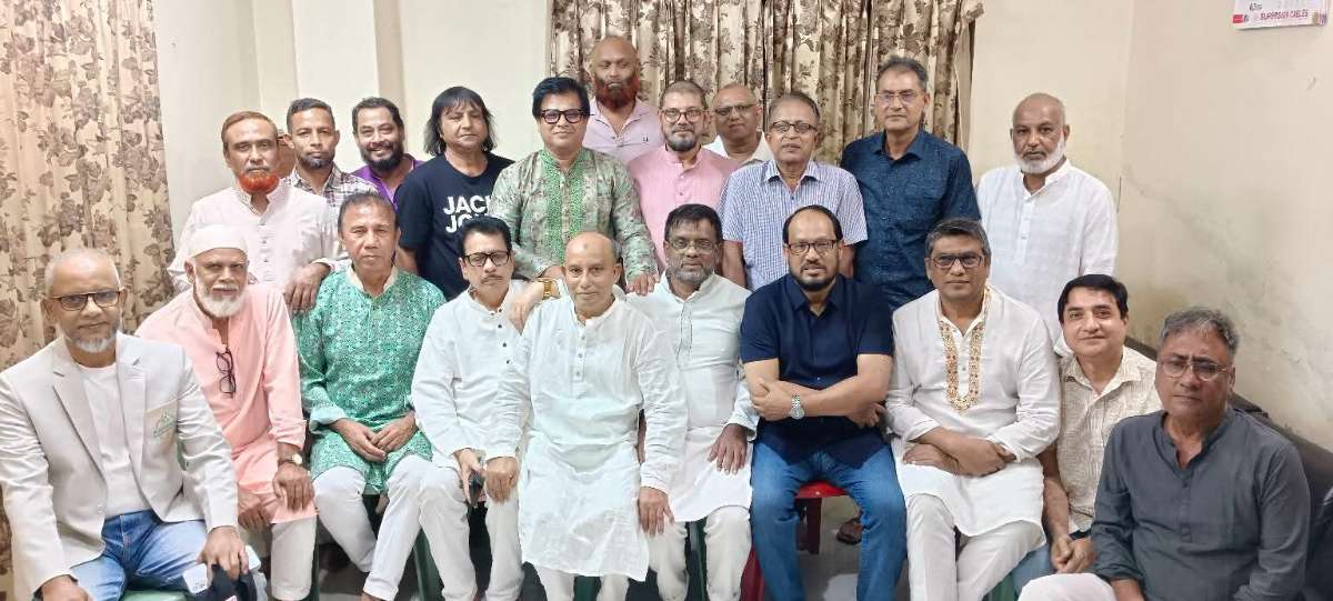 দিনাজপুরের দুই কৃতি সন্তানদের সম্বর্ধনা দিলেন দিনাজপুর ফুটবল খেলোয়াড় কল্যাণ সমিতি 