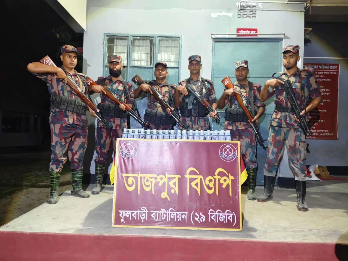 ফুলবাড়ীতে ভারতীয় নেশাজাতীয় ট্যাবলেট এবং বাংলাদেশী যৌন উত্তেজক সিরাপ আটক