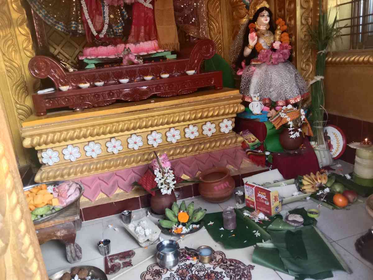 বীরগঞ্জে হিন্দু সম্প্রদায়ে ঘরে ঘরে লক্ষ্মীপূজা অনুষ্ঠিত হয়েছে