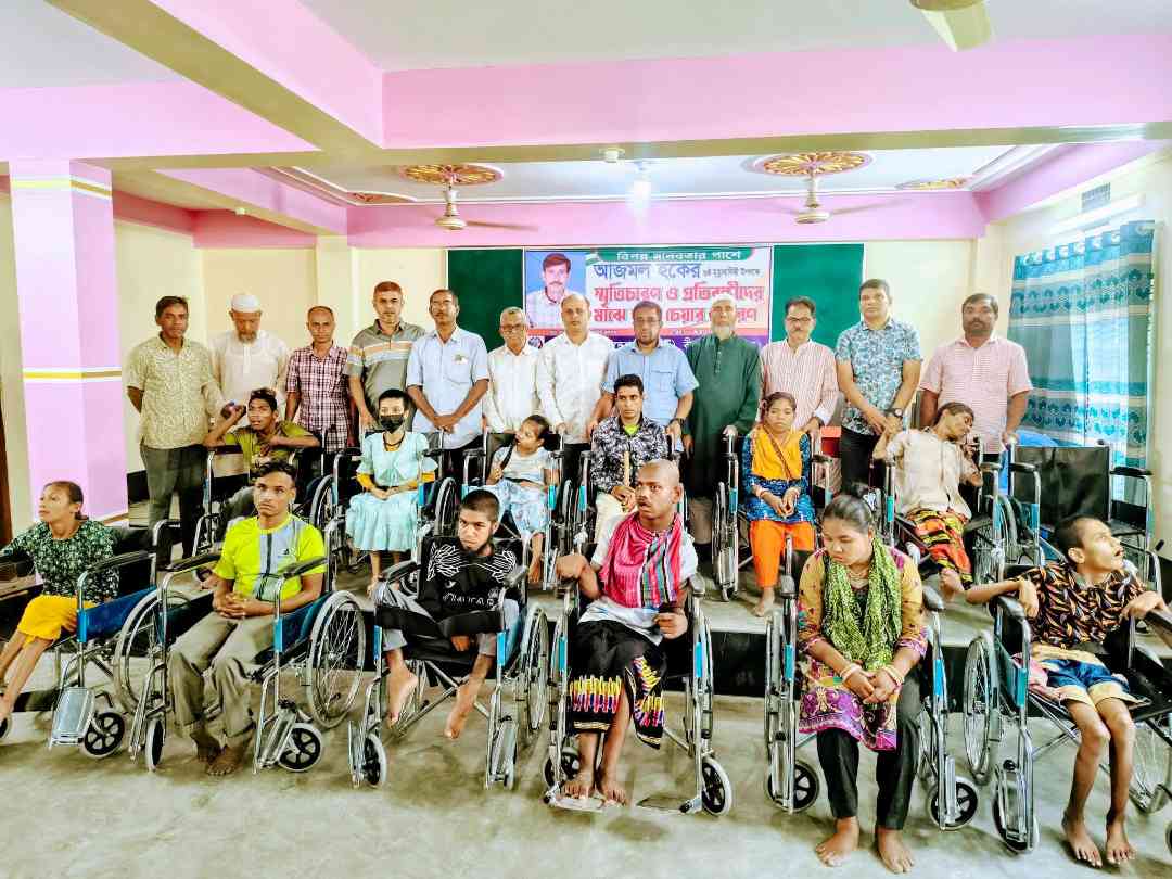 স্মৃতির আলোয় আজমল হক, বীরগঞ্জে ১৪ প্রতিবন্ধী পেলেন নতুন গতি