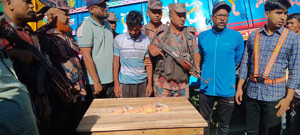 দিনাজপুরে বিপুল পরিমাণ ইয়াবা ট্যাবলেট ও যানবাহন আটক